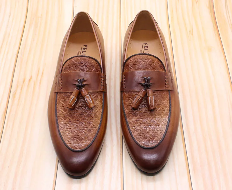 Zapato Mocasín Italiano de Cuero con Borlas