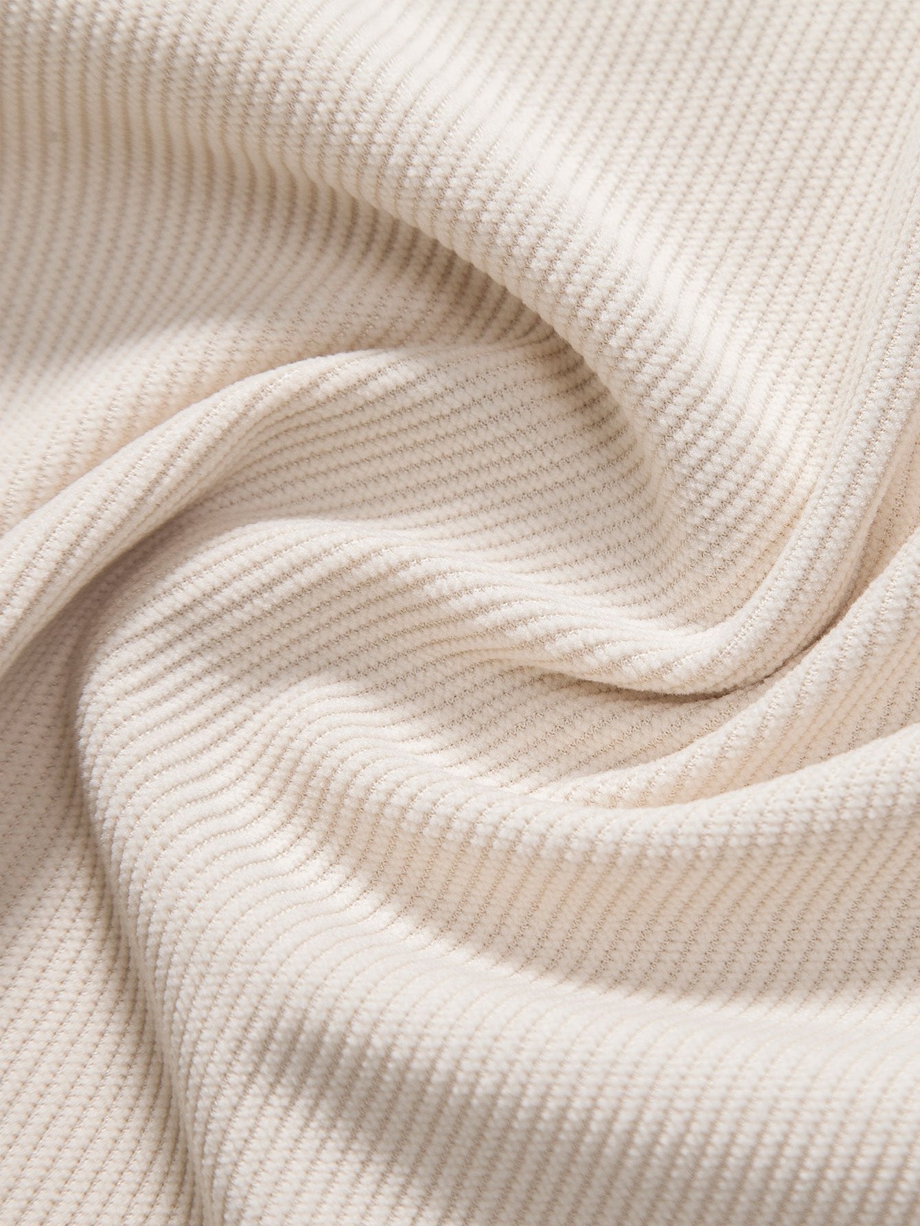 Camisa "Modern Zip" – Textura Acanalada y Estilo Vanguardista