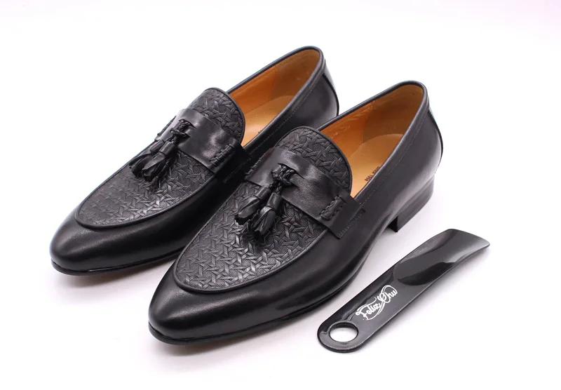 Zapato Mocasín Italiano de Cuero con Borlas