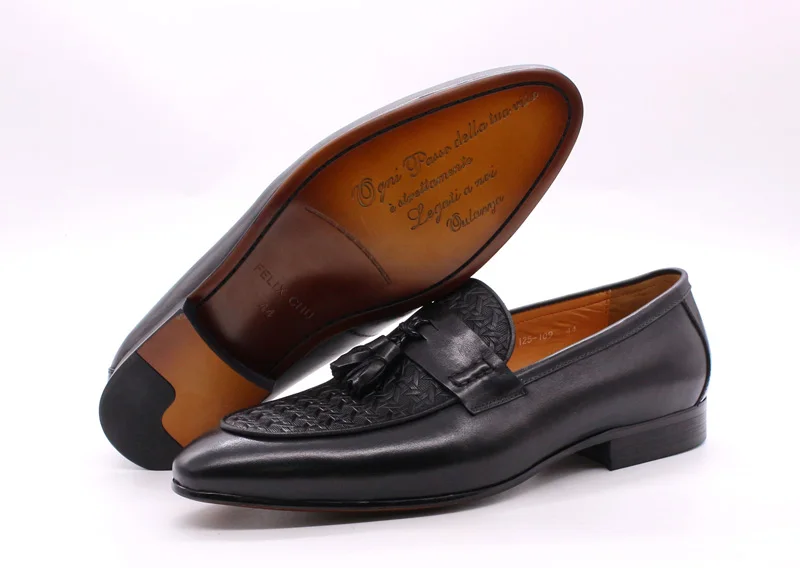 Zapato Mocasín Italiano de Cuero con Borlas